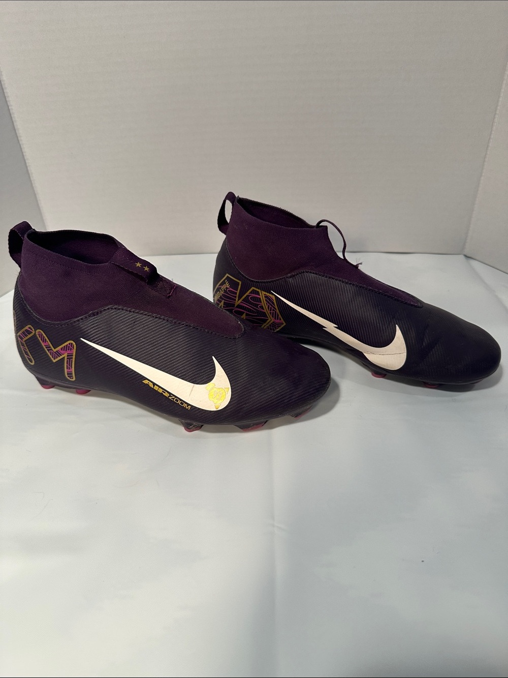 Nike kids Purple/Black Soccer Cleats with White Swoosh size 6
